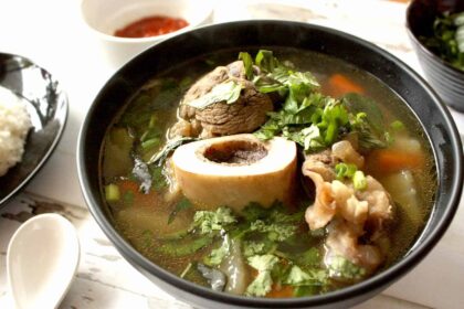 Beef shank and green papaya soup